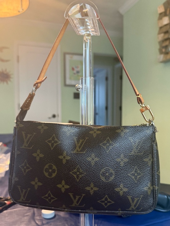 Louis Vuitton Handbags - LOUIS VUITTON Vintage Pochette Signature Monogram (2001)